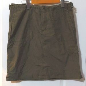 VINTAGE‼️ Columbia Green Cargo Skirt, Velcro pockets, adjustable, medium